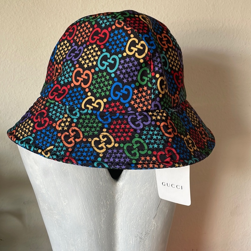Gucci bucket hat NWT Authentic. No box or bag. A gift to me. Too big.